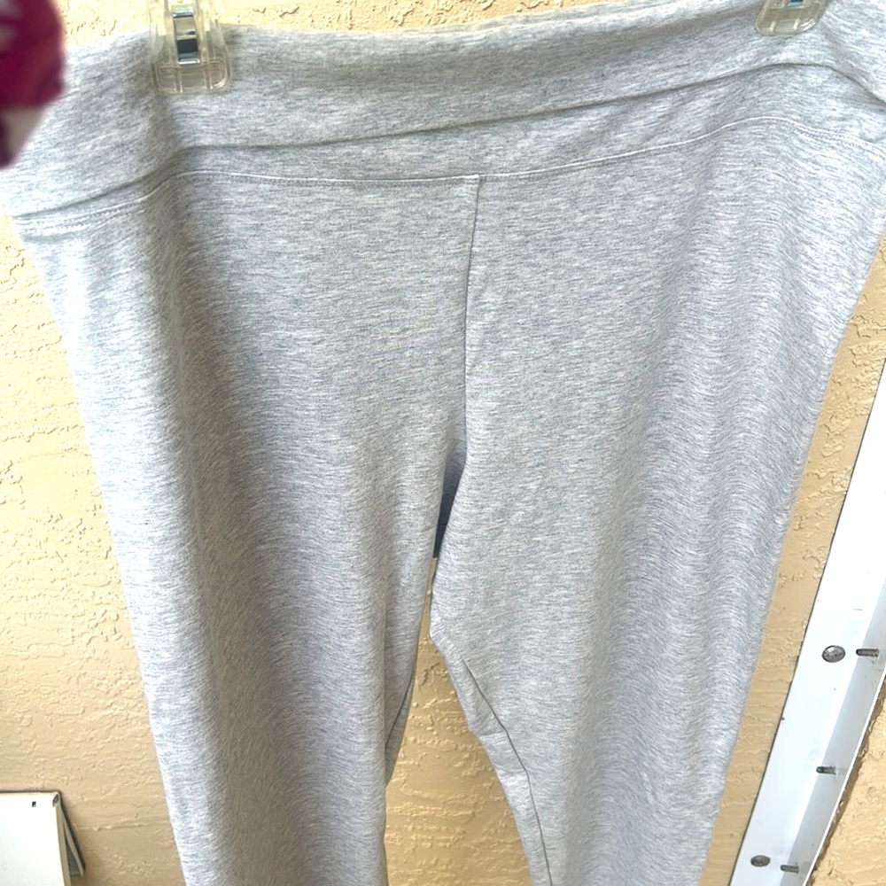 NWOT Victoria’s Secret Gray leggings Sz XL NEW rollover waistband Roomy Stretch - Picture 17 of 17